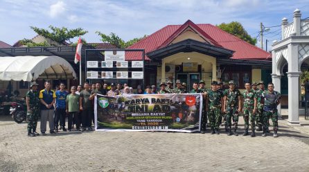 Sinergi TNI, Mahasiswa, dan Masyarakat Bersihkan Lingkungan Masjid An-Nur